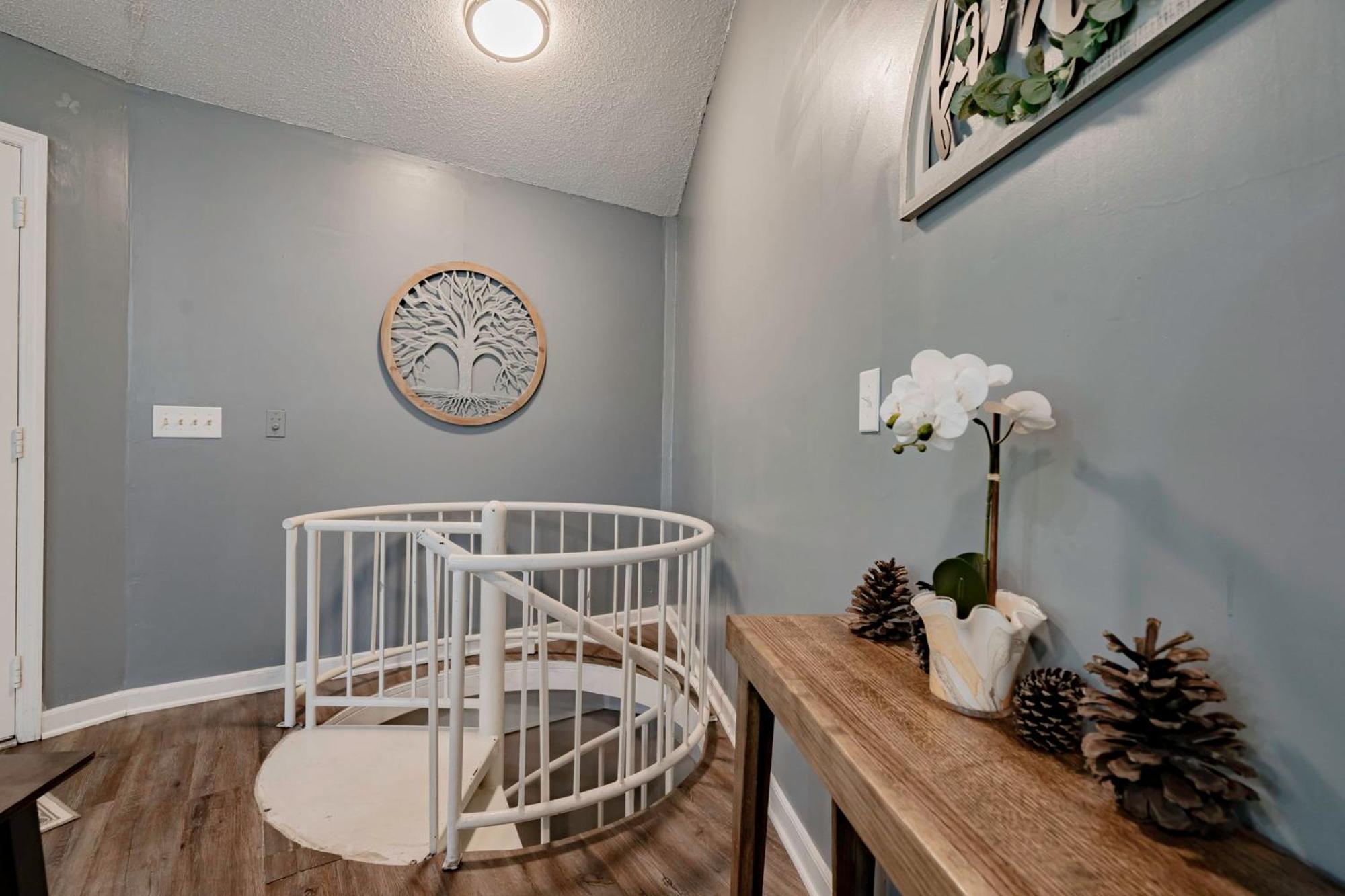 Villa Opulent Octagonal Oasis With Spiral Stairs-Minutes To Base Columbia Exterior foto